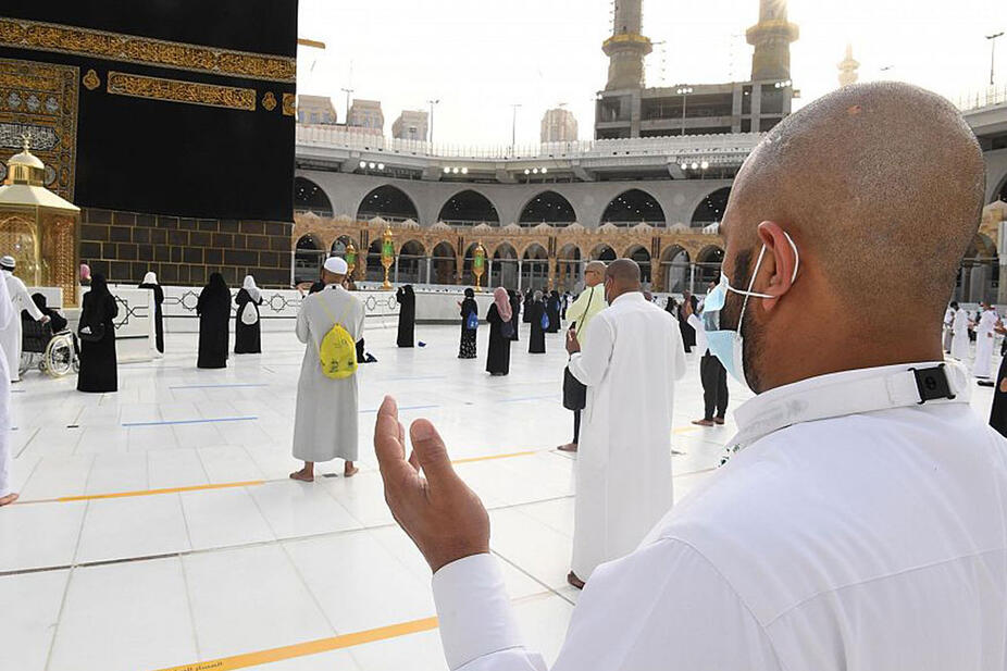 Hajj pilgrims prayer makkah 4