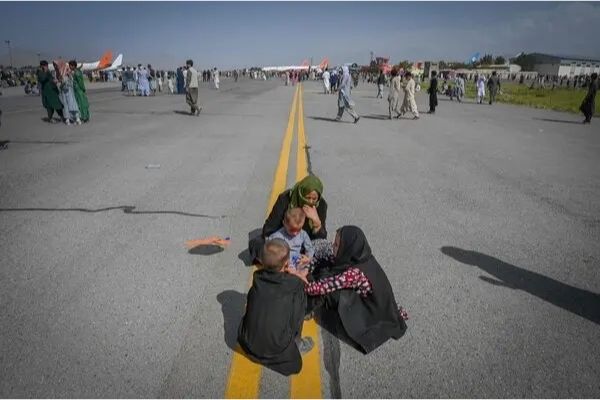 afghan women at kabul airport