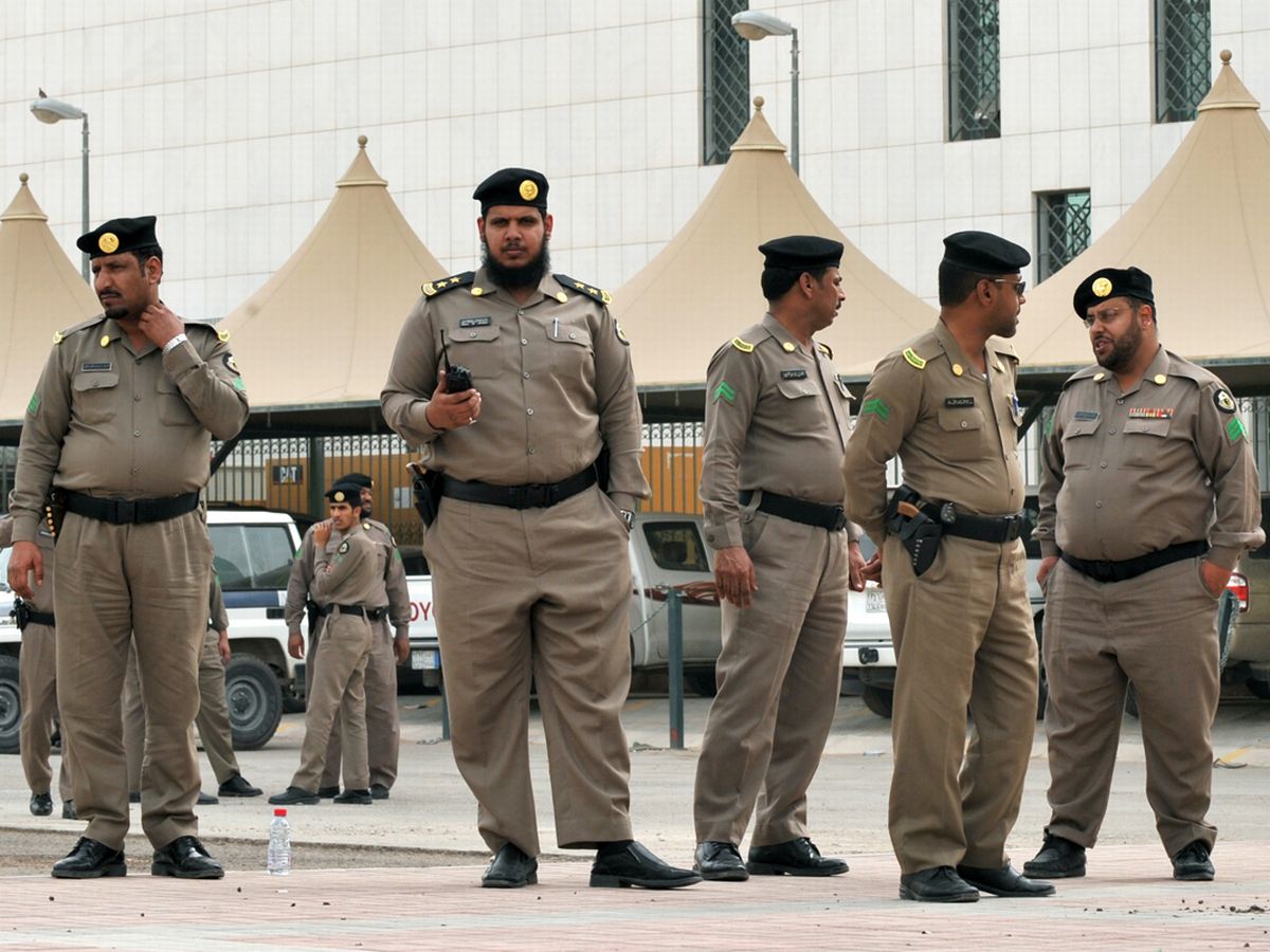 Saudi policemen