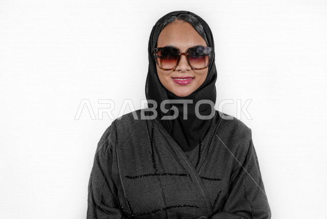 image 8355 portrait saudi arabian gulf girl sunglasses wearing traditi preview