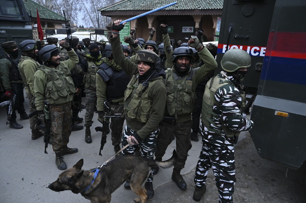 indian forces kashmir afp 12