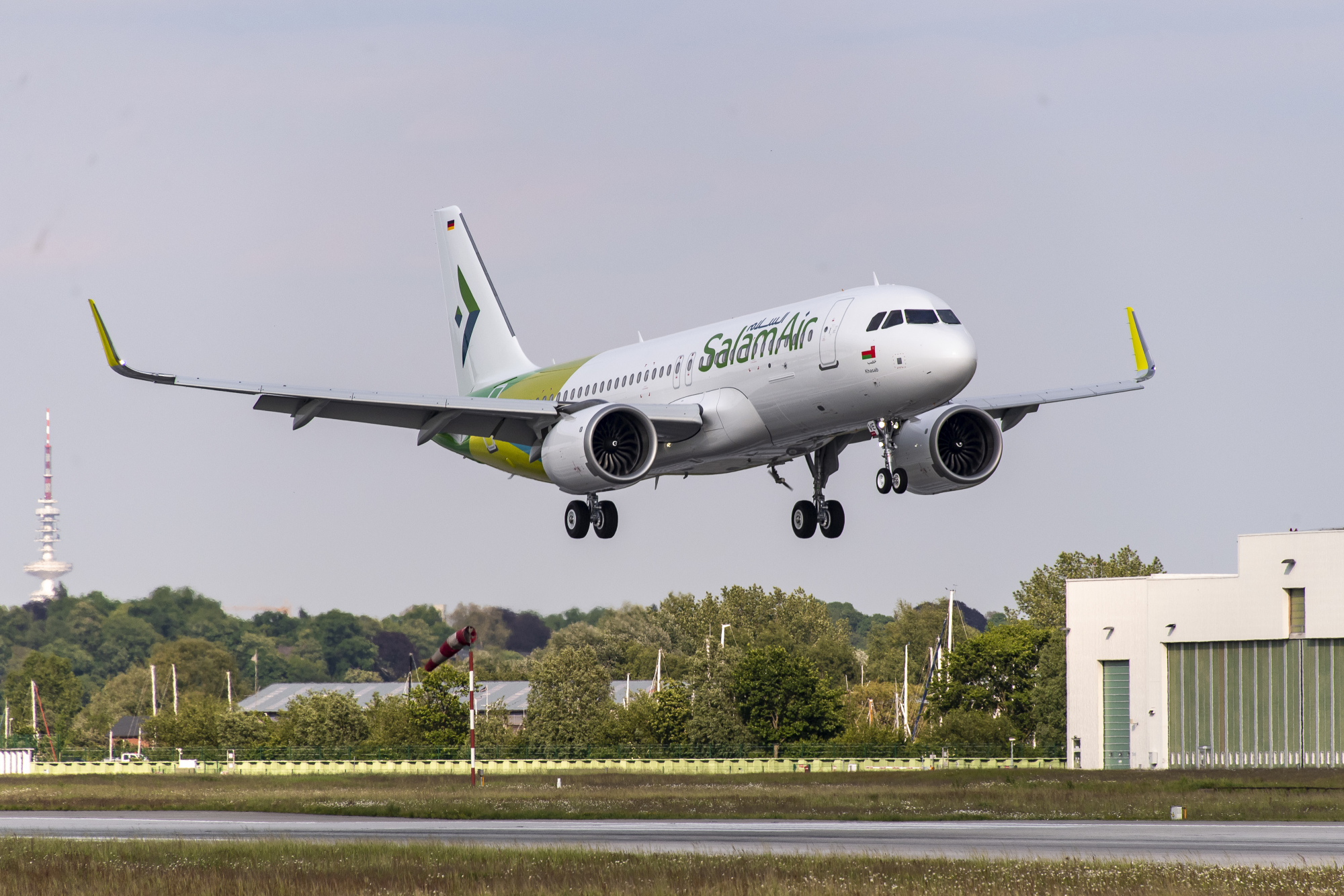 20190523 p3764 msn8926 salamair a320neo landing lr 004